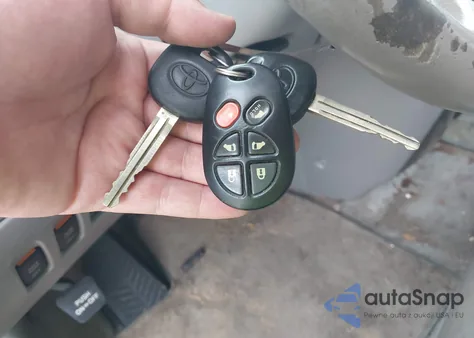 2008 Toyota Sienna Limited z USA, uszkodzony, nr VIN 5TDZK22C58S144253